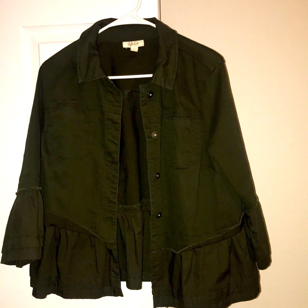 Size Large: Olive green ruffled sleeve jacket